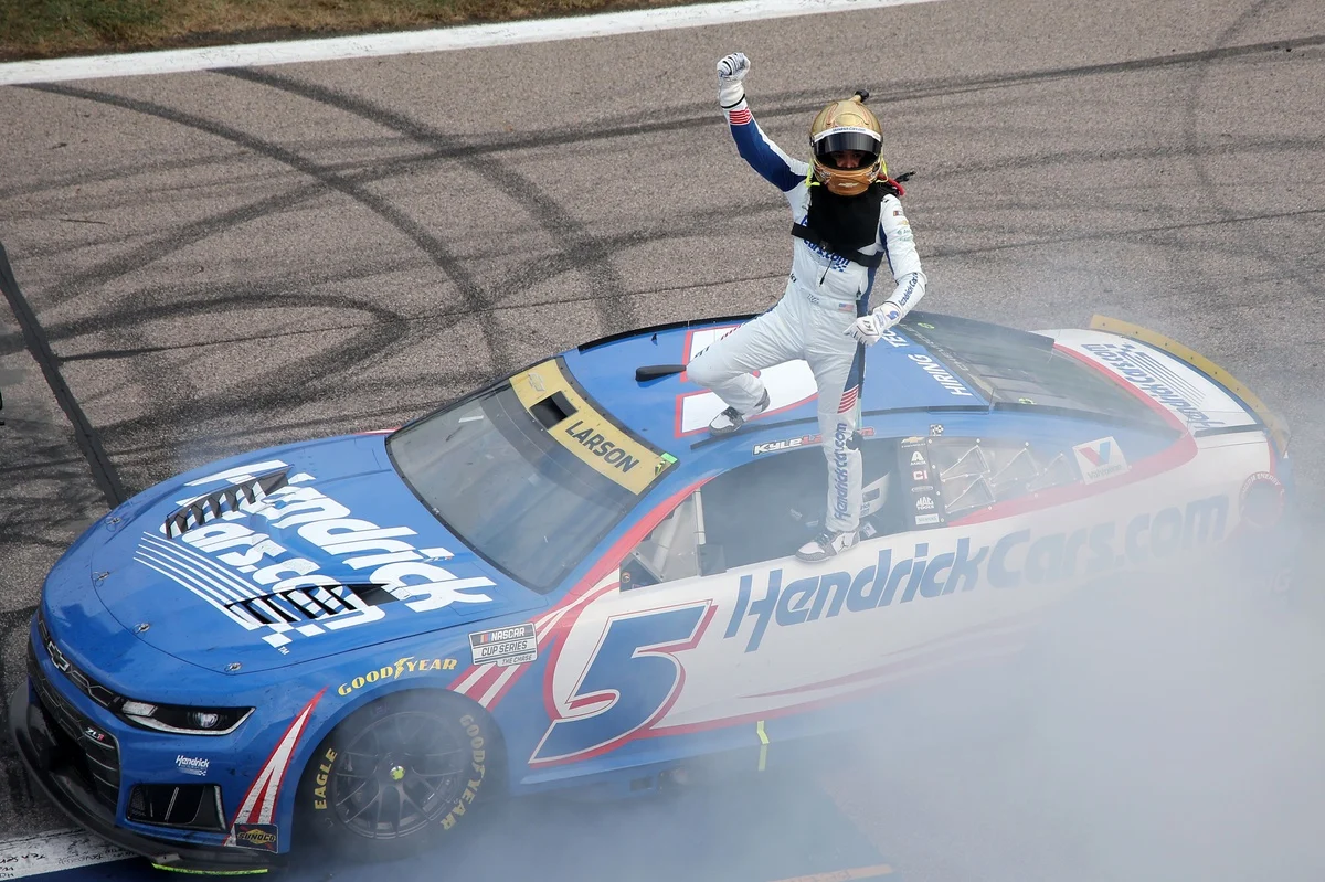 Masterclass at Kansas: Kyle Larson Dominates with Historic Maximum-Points Performance in 2026 NASCAR Cup Thriller