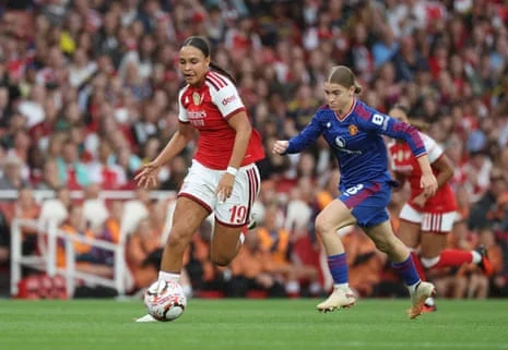 WSL Clash: Arsenal and Manchester United Battle to Early Stalemate at the Emirates